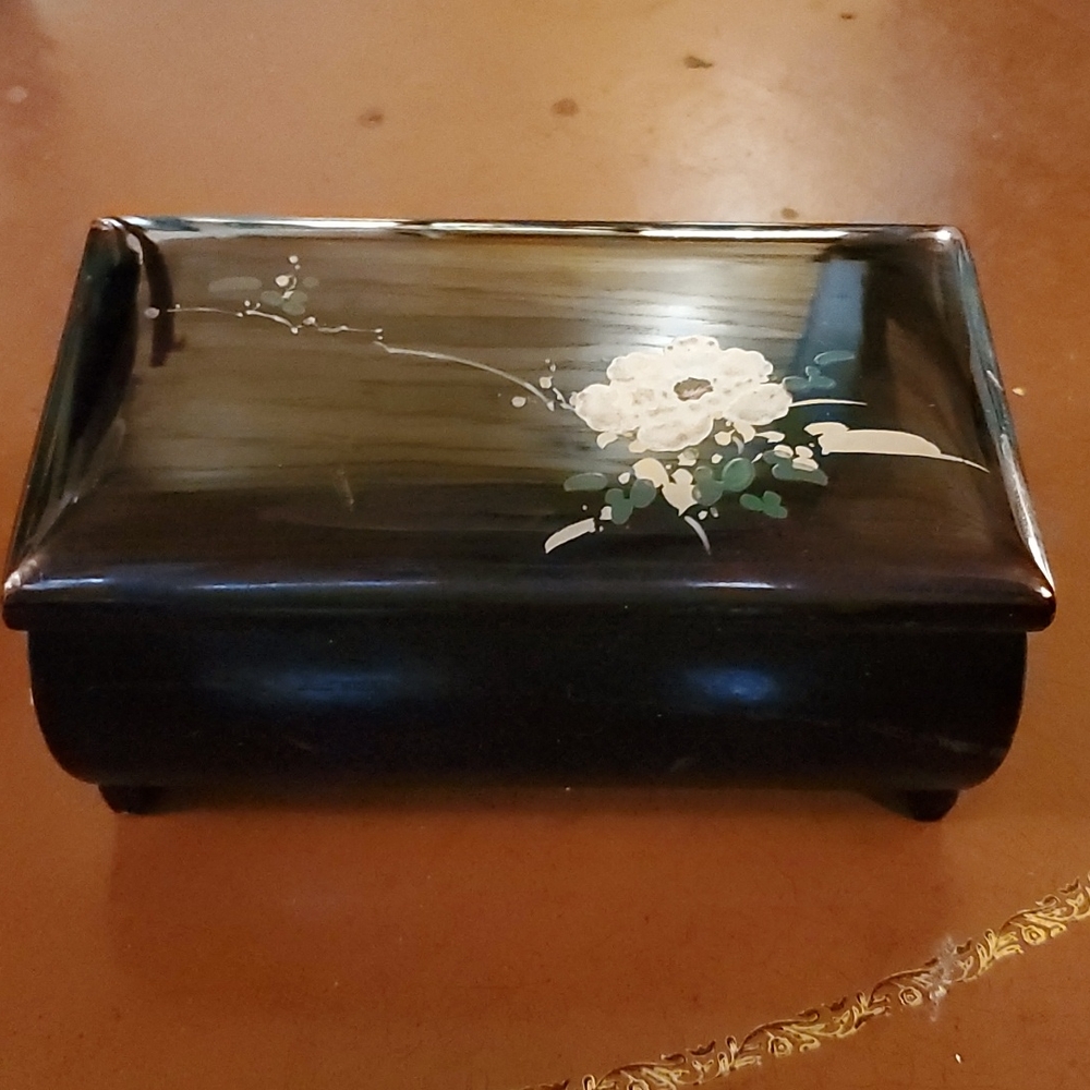 Japanese jewelry music box